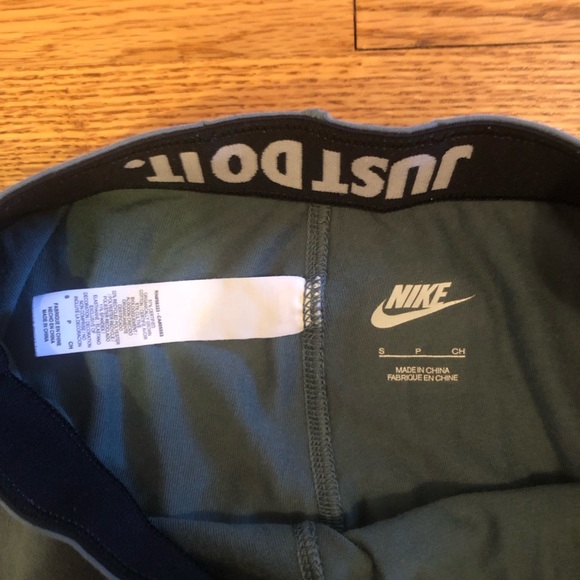 Green Nike Women’s leggings - Picture 2 of 4